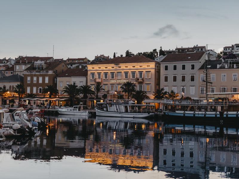 4E670C8A963954E81E69E48DE4A228B2