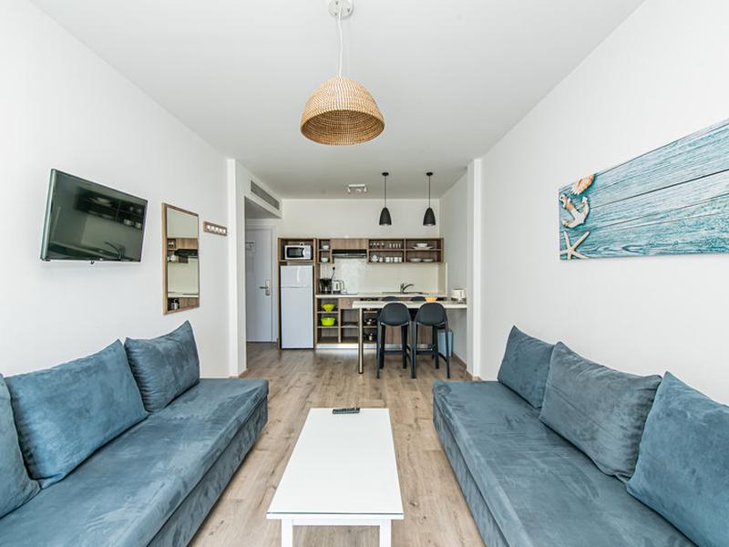 FB730284812E69F0C70F9A0909F46E7B