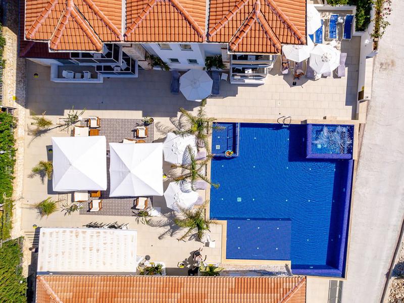 F06965415575ACF5A19D199F10A03733