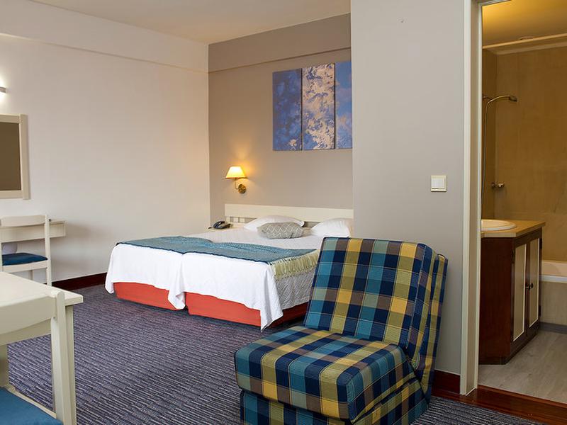 0468A765D7A6E3E33BA8564A8AB32E21