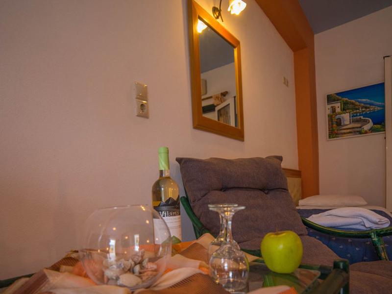 25D7FEB642078A3E9AC8D3DAFC1C1198