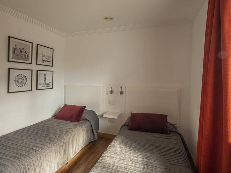 EFC35F3338A31B24879061BA10888385