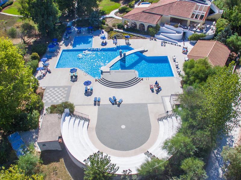 25733AE9BBF1F7A4B93A11B0E472D50E