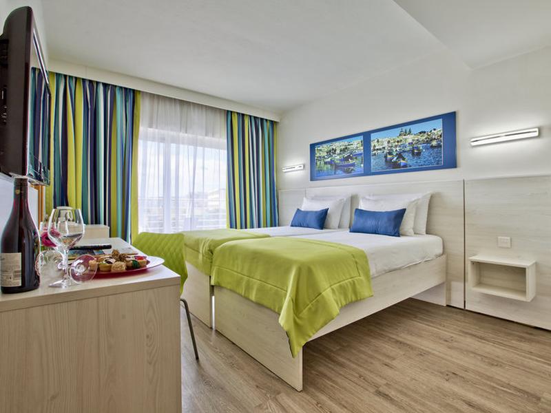 F79574D7270A1FC081674F30C723E106