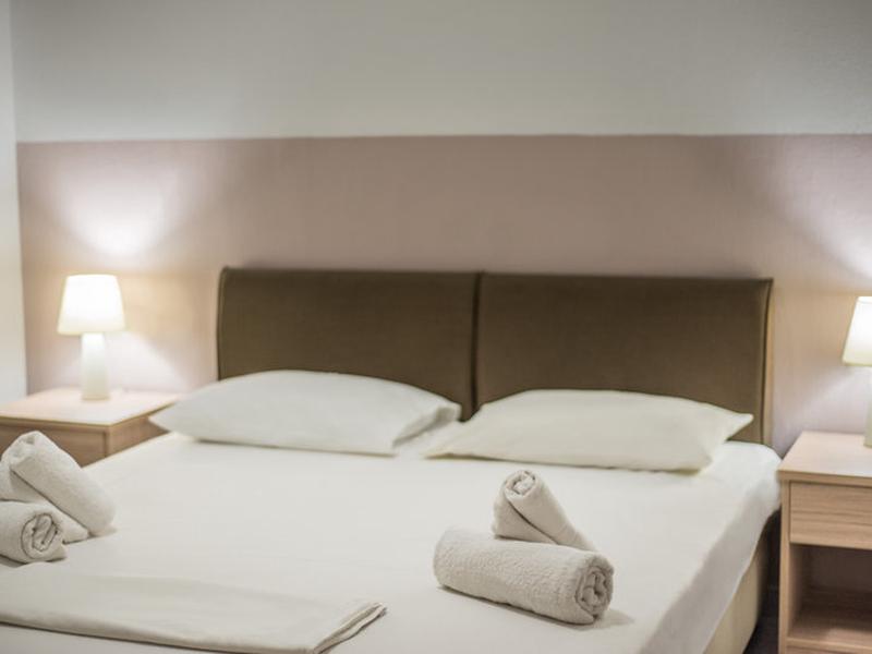 52DB7F5042A6F768579D9B3BBDA19203