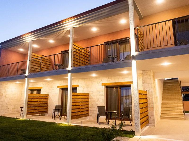 DFEF63F2D2E01C18F16184728B93DE80