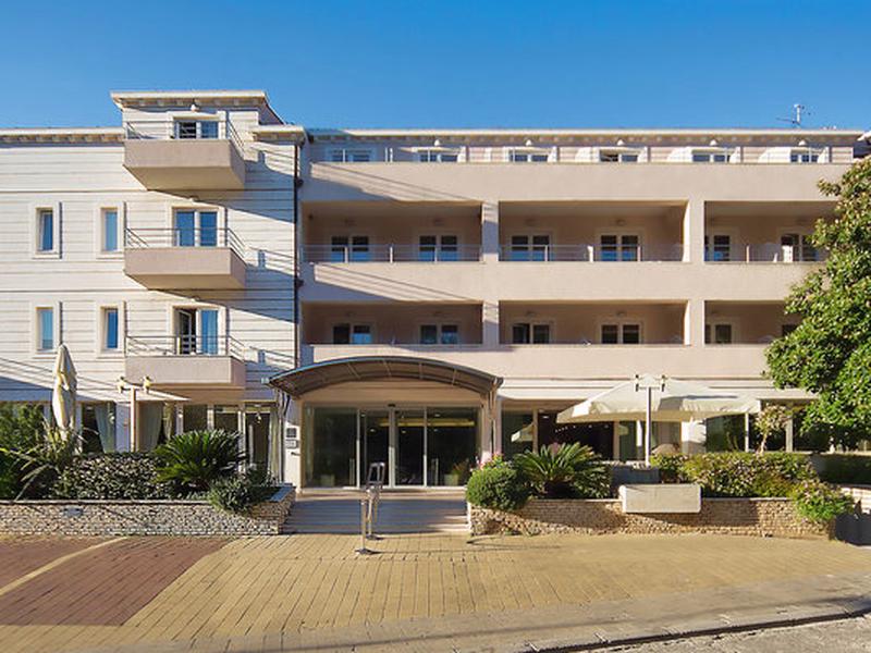 B2E7848DCF6E9139987F26BAC7589E49