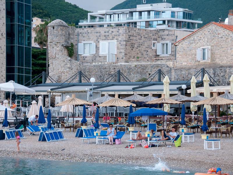 AE1452BA0F48F52C11552C5848A2D10F