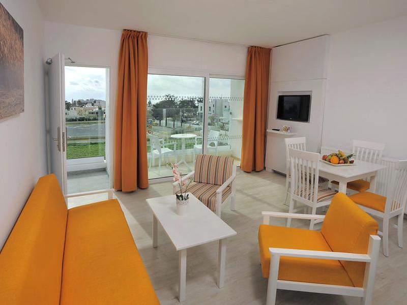 9BC9747566A2D424567D4D25AD6F9A2A