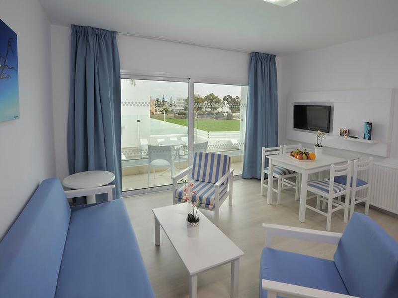 DB987C77E81CC144A6F21D5F84D695D0