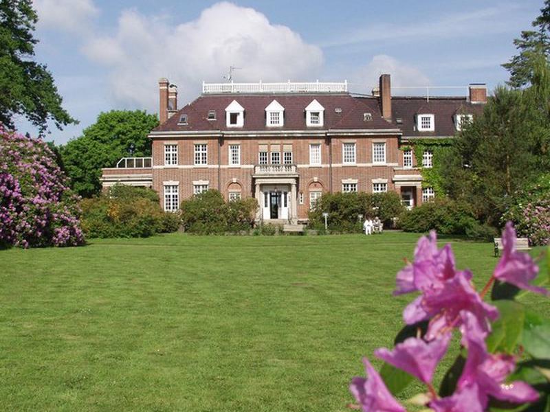 302E3F3AAB1E7AC4E33AC85C57B6A541