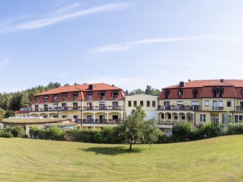 433FAB7D0FE744AA98AD1DC67B6B705C