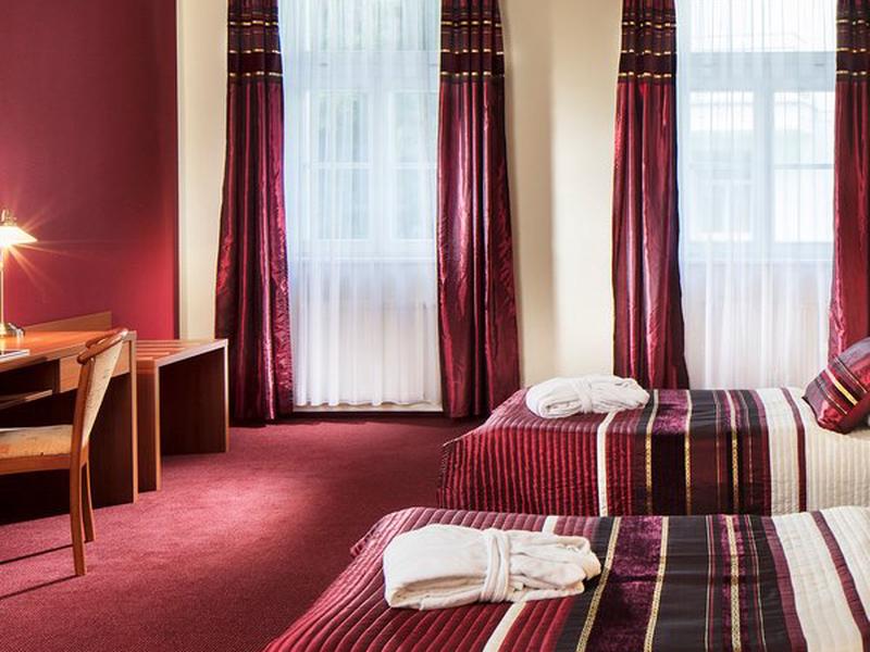 FB5E2F954DB26ED4EE7AB0BB13893990