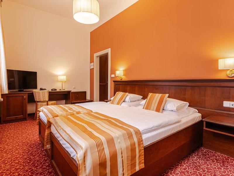 2093AE8003B0C63F5FDD33EFDCE48A8D