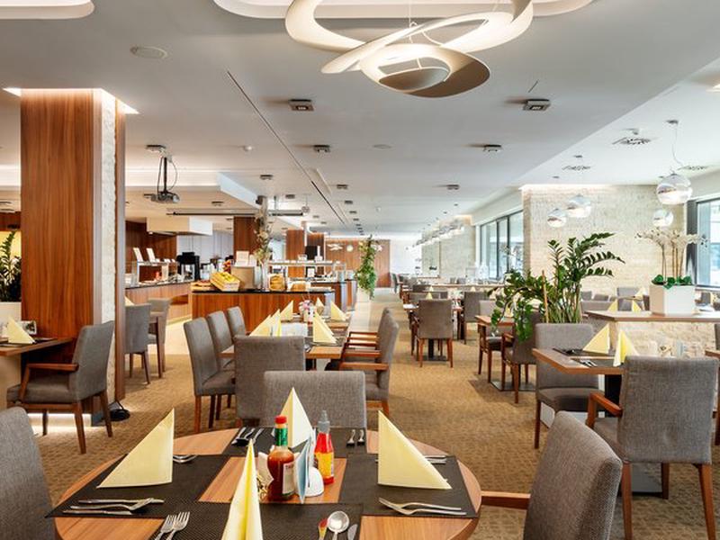 33921CF4ECE1466717D13A340E698711