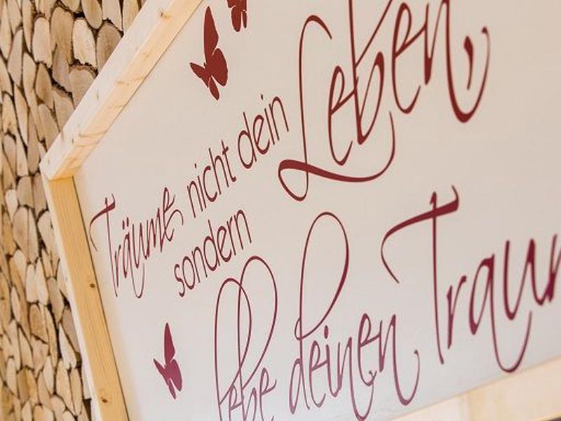 3ACE8327FF646D9F98E3E855FED47ECE