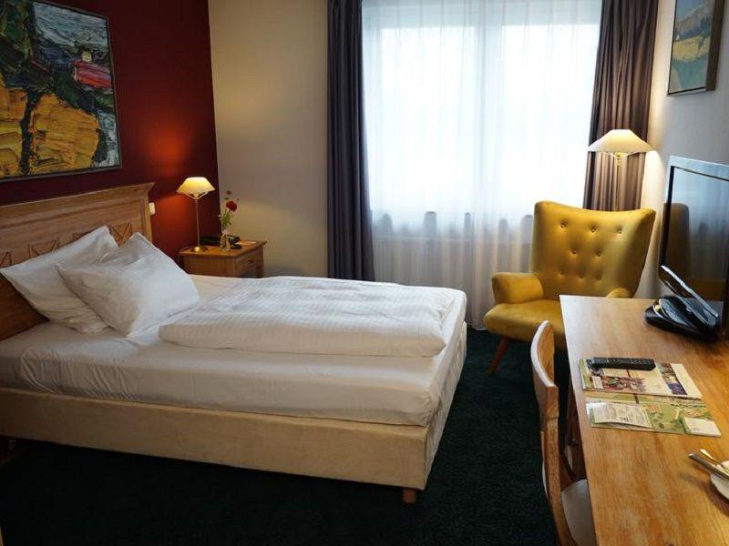 3C298766305C5A37CDBC1AA15A880598