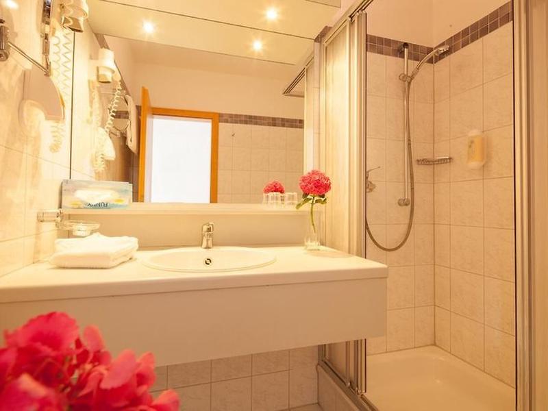 298C4962C04B2C4A5F09D5EE6F967381