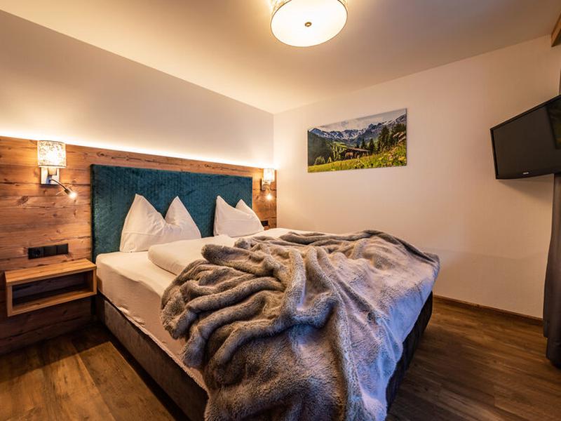 E01B35A776EFBB4E56F132E3653D3548