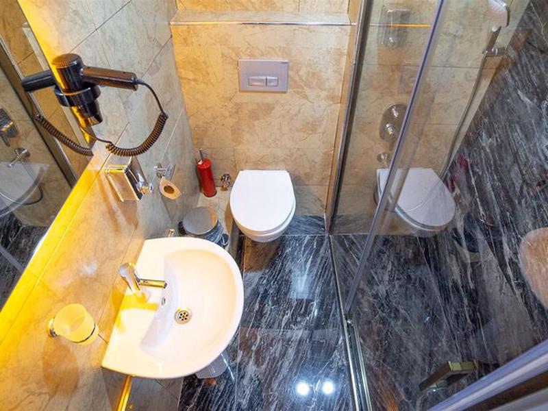 7C2531D983AFAA376C538387DA33D9A3