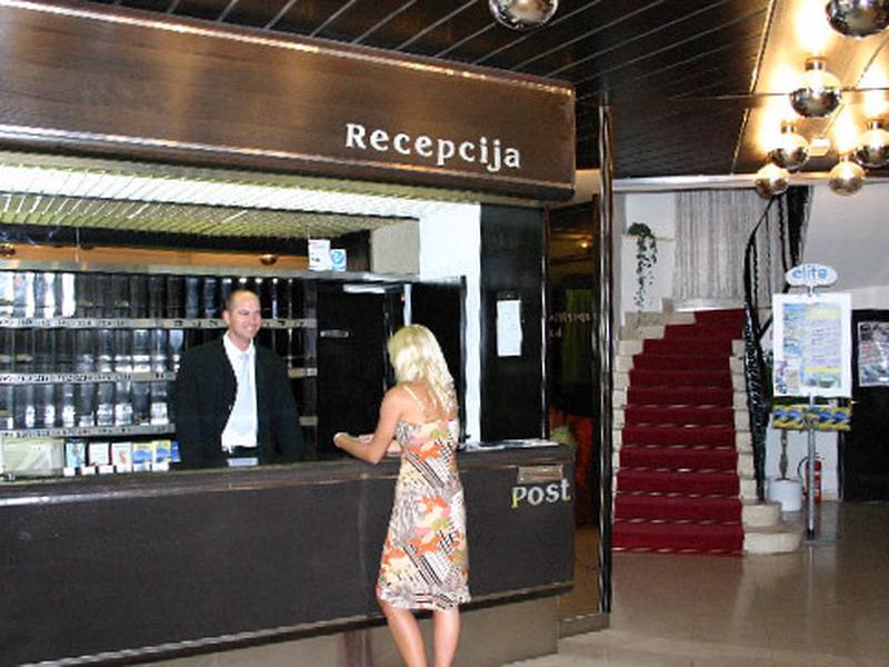 B726FCD4326979119DAA678E3E1C513F