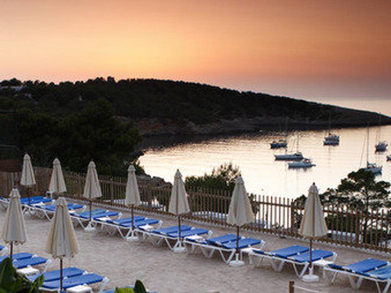 944DA70FC1AF3FB7B56820679CE10F8C