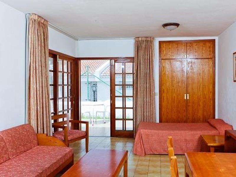 F6AB4A47859E99D4E6F4B0B32D8A8703