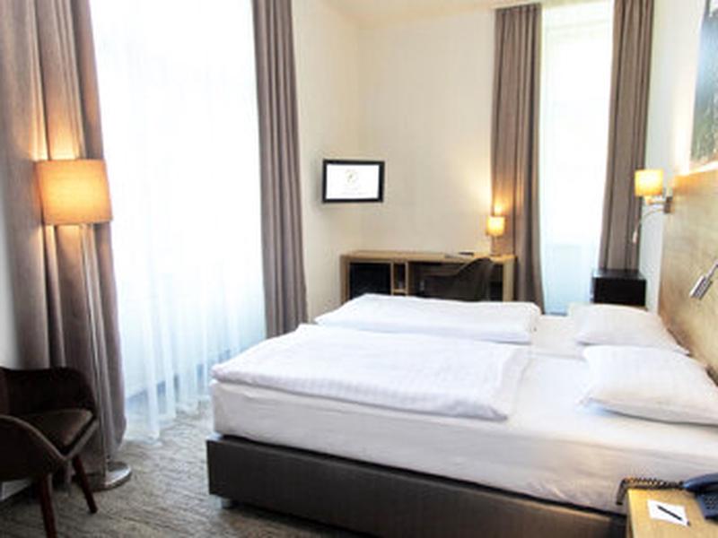 9E8D8D4D0CA1B8CDFD2009F7EE89D3EC