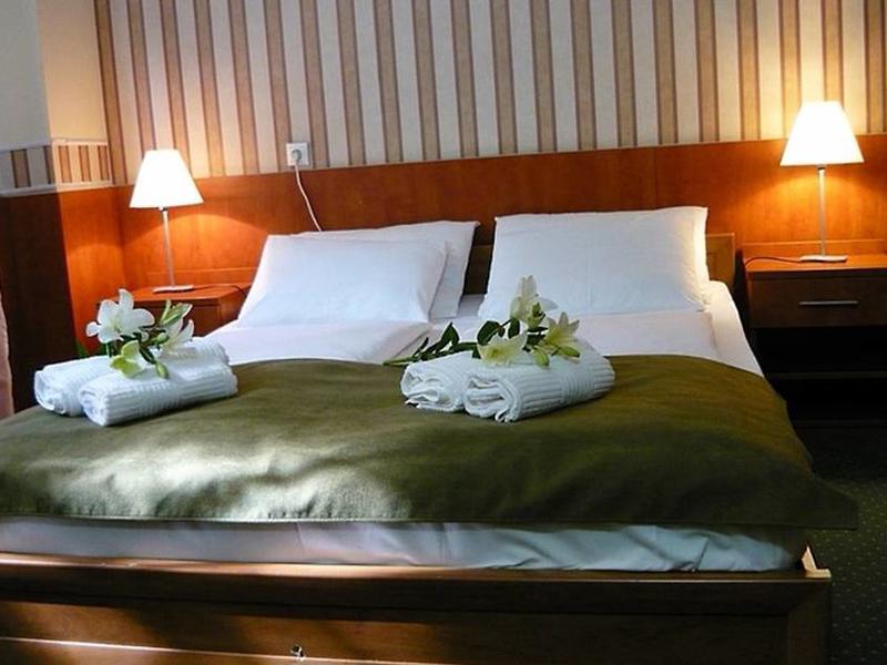 196F6429B408652EC3826A92DDE0DDA0