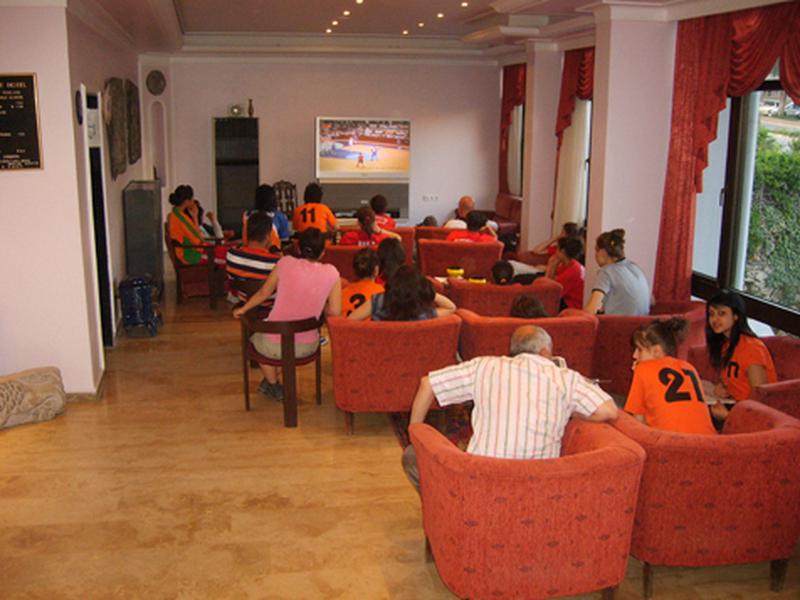 927FF94A7E541B8D207F65ABEFB51DB7