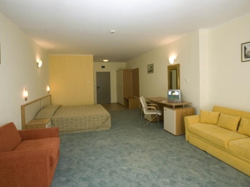 B4AE1AE12BC0F2571615F90253350410