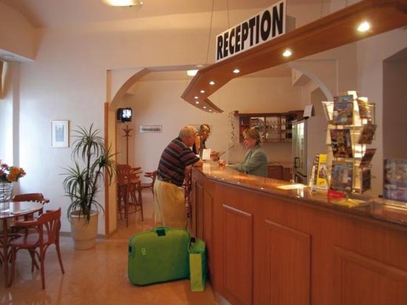 81F67488D903D47172744D7CEA2B2BDE