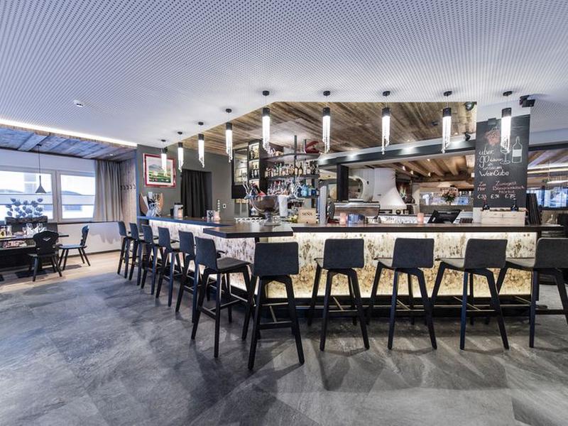 689183F6877D2F9D8B16899FAA527F1C