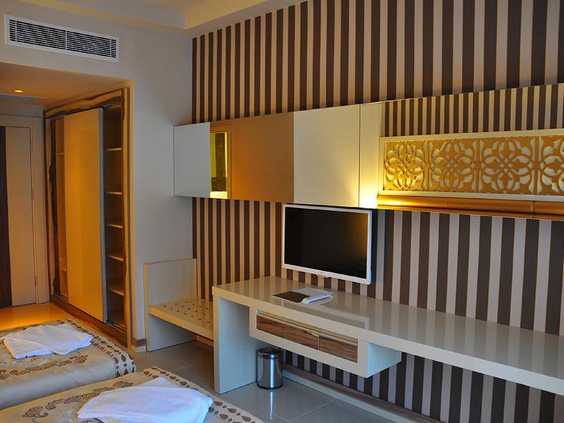 E0B22B891E85D570EFCA87B6853F27CF