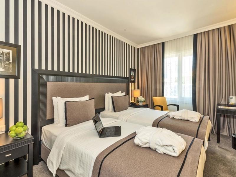 AB7DA4307F50439D3F7F3673420F0118