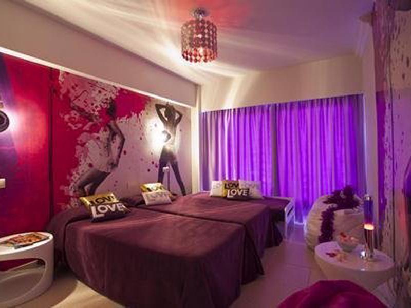 F983B3A986987BE4158707BB7BFA2AED