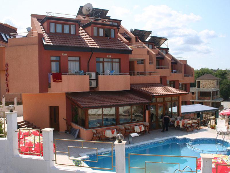 44CC3A753414A3765F4186D76E53592F