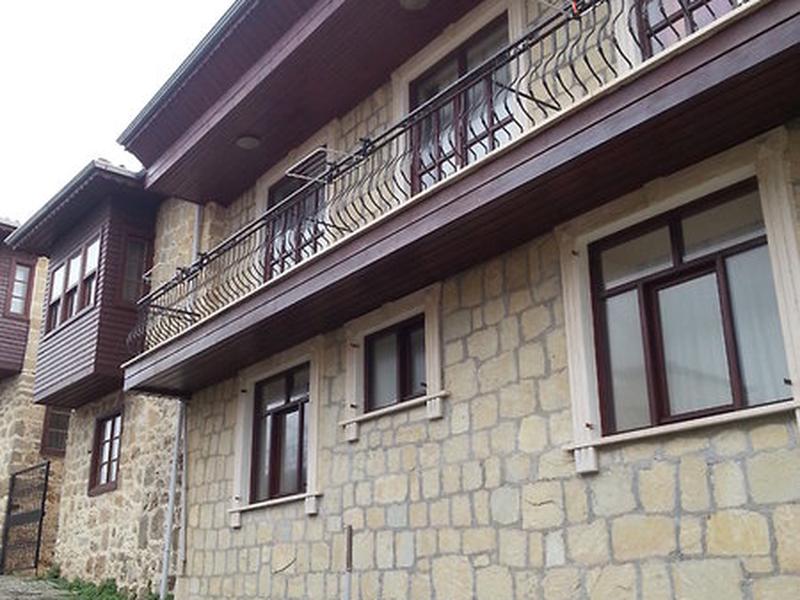 C3069B0EE3EBA43D79C2F52BAA76FBEE