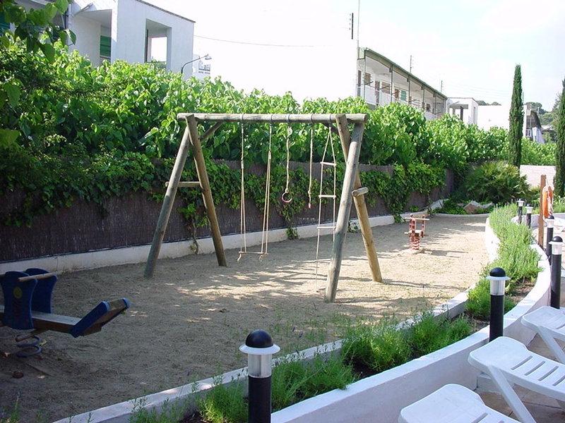 B4ED2A0A80C404D64F14FE0EBCF2DEFA