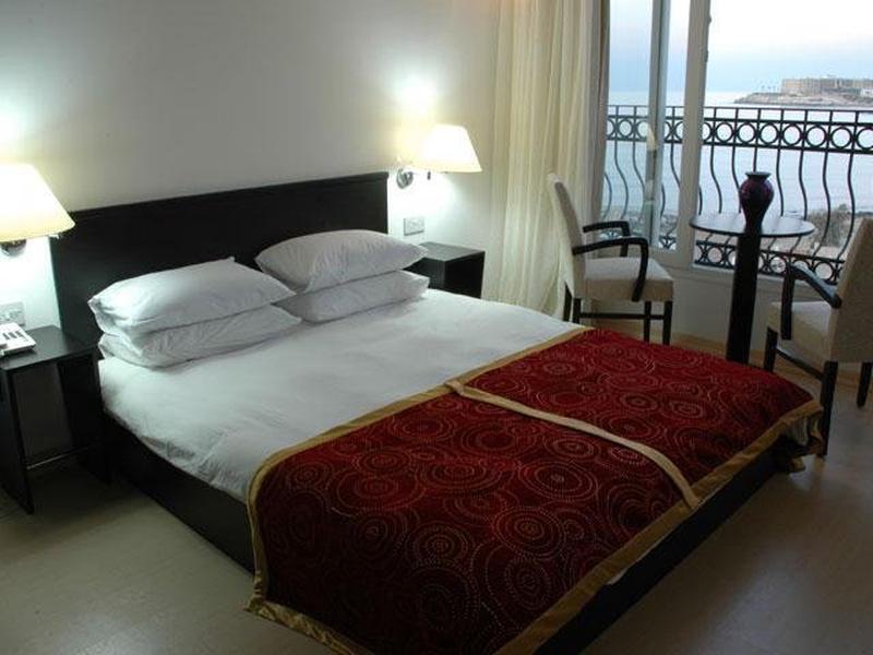 5B8077CD7049C4F3F1AF5FBD208D69BD