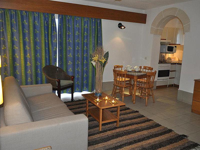 227B2B52C57A1424E0EDB55C03C1CA6C