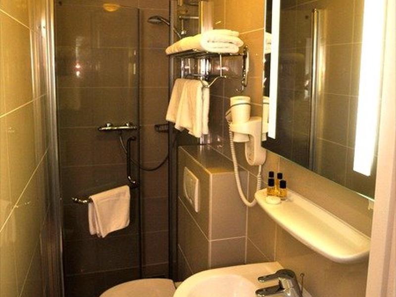 15EBEE944E0EA4912B130BDEB05082EC