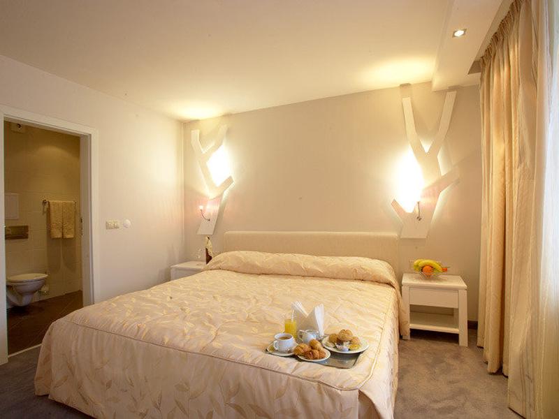 496EBBE9C4C85DBFD64BDD38B671965E