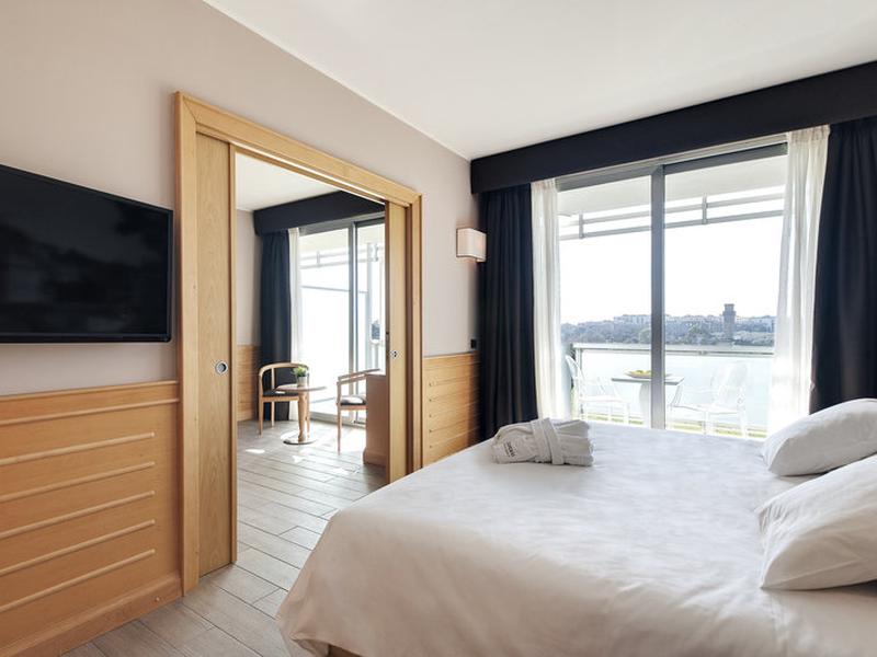 E9FCA4EAA0BE54A2F4953E5B73DCCC06