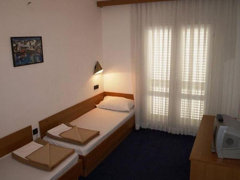 CA9C67F19BFC008FA16AF57CDC416417