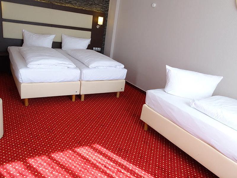 D828FFE64BA0F06C00EFA2456134103B