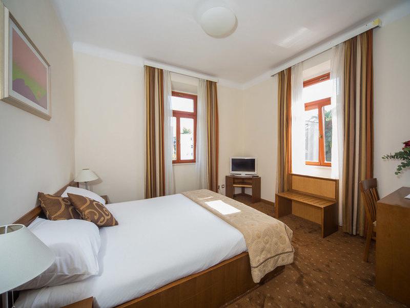 AAE296E73852558034A21AA8BA2CD009