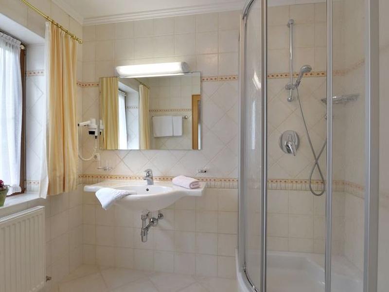 DA58F11F39F0F6AA68E0B6A6C21F51B1