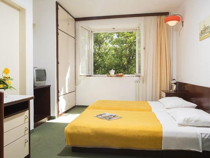 CFD1194FEF4BA0F52407444876860905