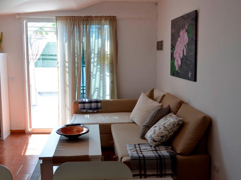 52C2DDAC6D054A01E1D77A2AA8E65818